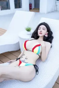 Hình cô gái vòng 3 tròn trịa quyến rũ không che